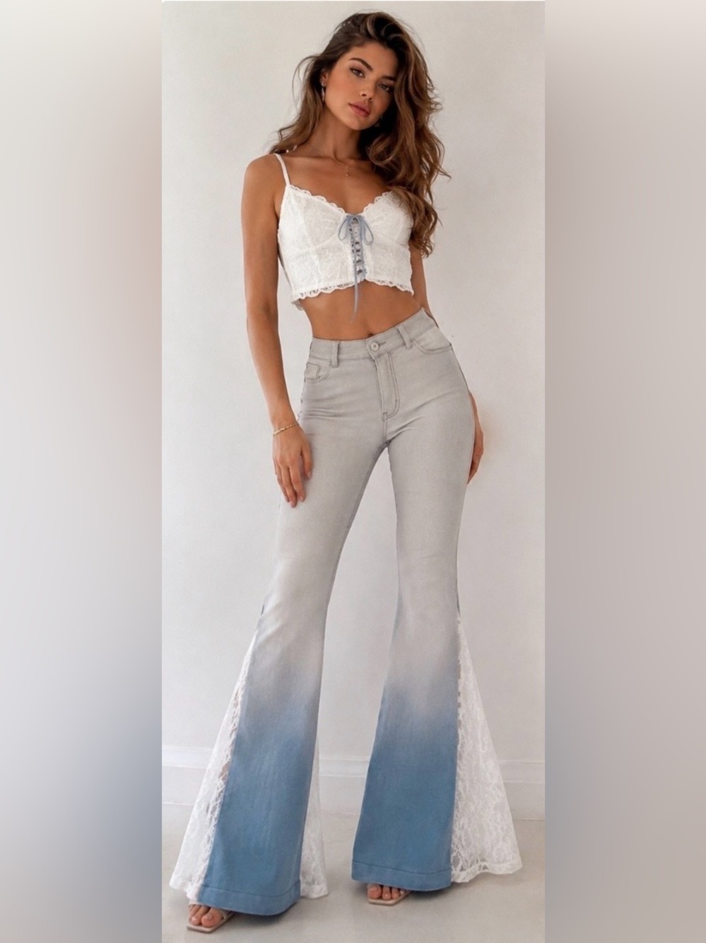 Regular waist, flared leg and Elegant Light Blue and Grey Flare Jeans Sz S